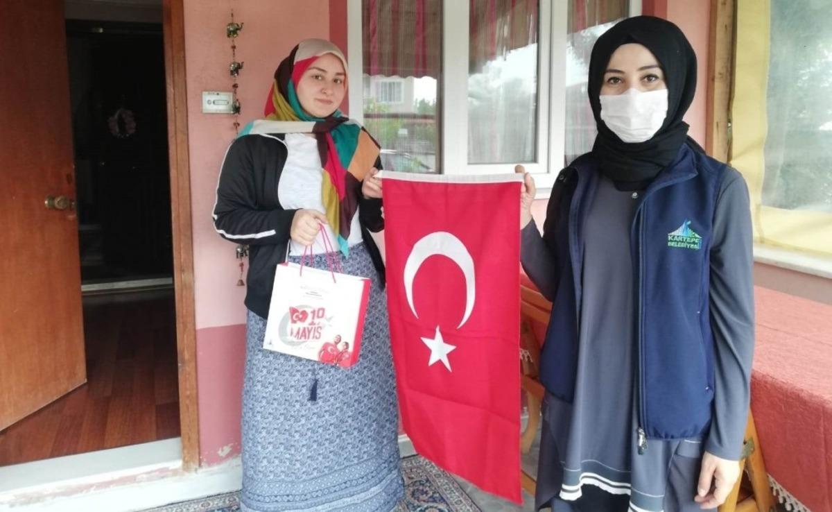 Başkan Kocaman sınava girecek olan Kartepeli gen&ccedil;leri unutmadı