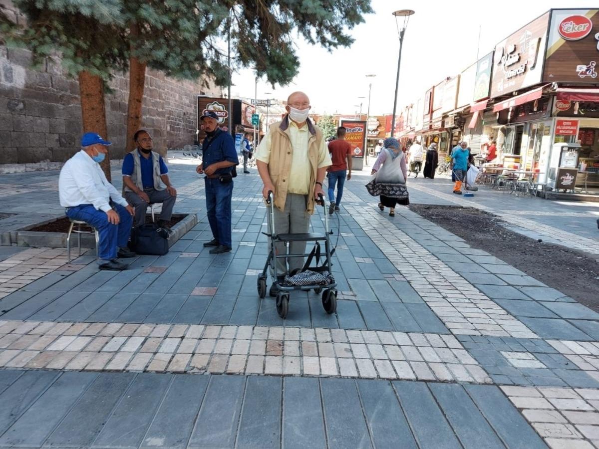 Para cezasını duydular maskesiz &ccedil;ıkmadılar