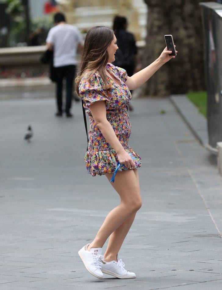 Kelly Brook süper minisiyle dikkat çekti G4