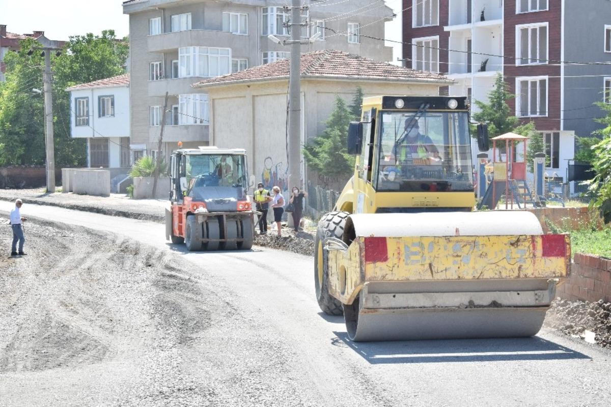 Lapseki&rsquo;de asfalt d&ouml;k&uuml;m &ccedil;alışmaları