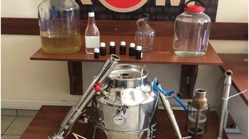 Efeler&rsquo;de sahte i&ccedil;ki operasyonu