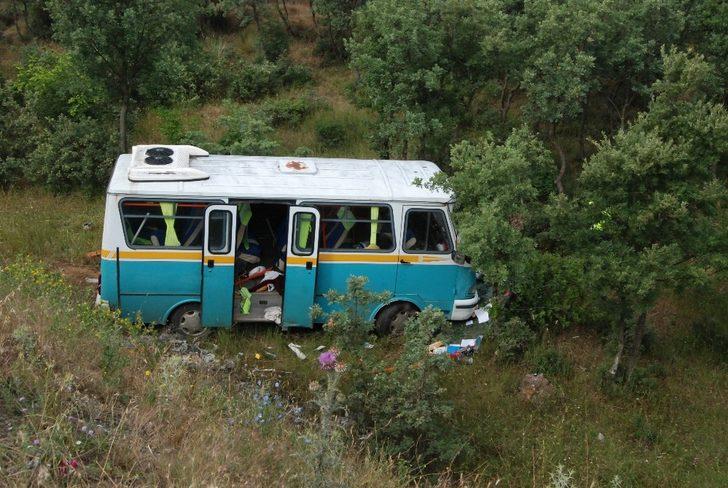 İşçi minibüsü şarampole uçtu, 13 kişi yaralandı G2