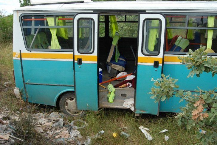 İşçi minibüsü şarampole uçtu, 13 kişi yaralandı G5