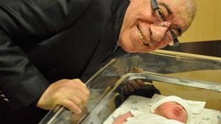 İlyas Salman dede oldu