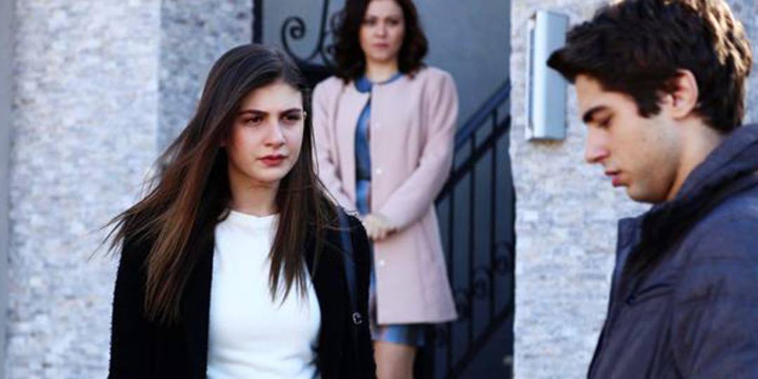 Kırgın &Ccedil;i&ccedil;ekler 33. B&ouml;l&uuml;m Fotoğrafları