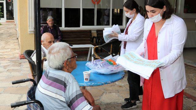 Başkan Yılmaz’a huzurevi sakinlerinden ’Babalar Günü’ hediyesi
