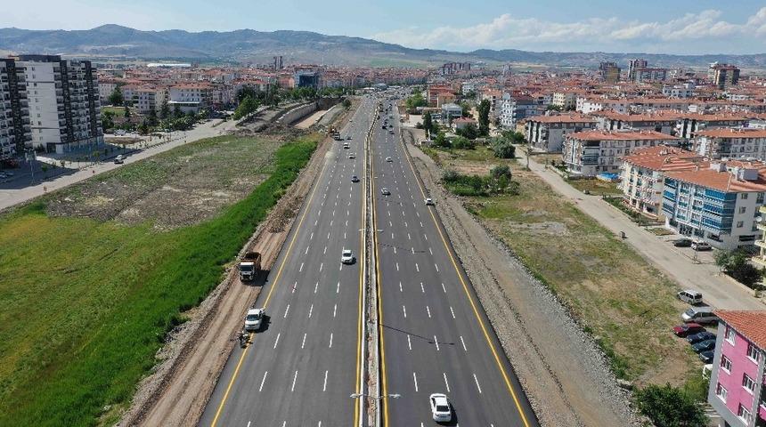 Yenikent-Ayaş Yolu trafiğe a&ccedil;ıldı