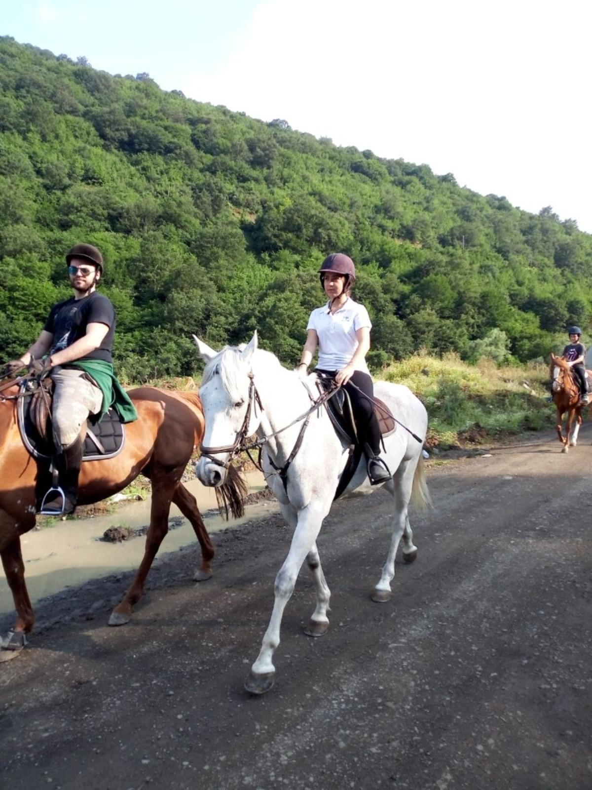 Atlı Binicilik Tesisleri&rsquo;nde eğlenceli kamp