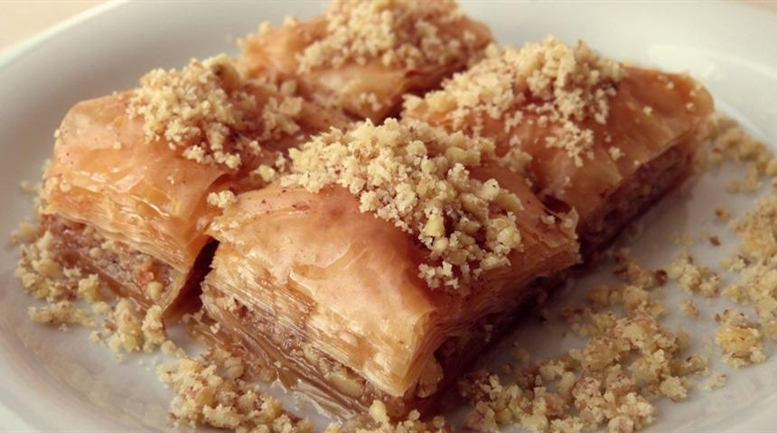 Bayramların olmazsa olmazı: Baklava yapılışı