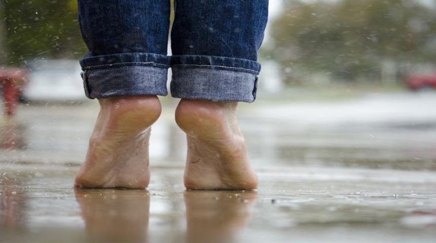 Topuk &ccedil;atlakları neden olur, nasıl ge&ccedil;er?