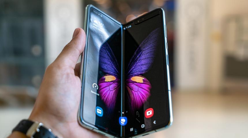 Katlanabilir telefon Samsung Galaxy Fold 2'nin özellikleri neler?