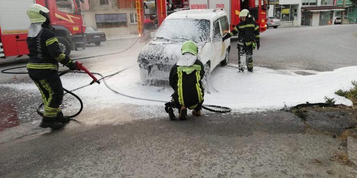 Seyir halindeki otomobil alevlere teslim oldu G1