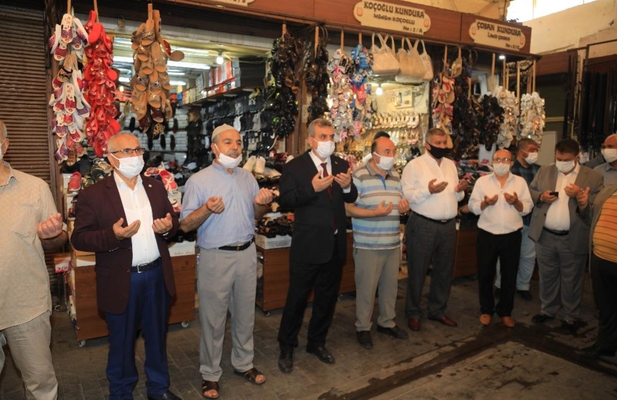 Beyazg&uuml;l Ahilik duasında