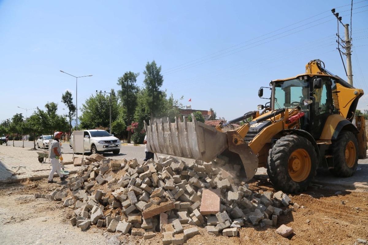 Efeler&rsquo;de yol &ccedil;alışmaları devam ediyor