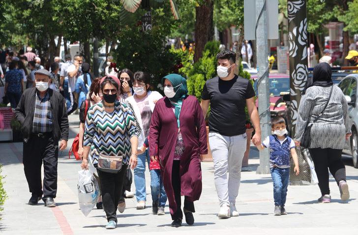 Maskesiz yakalanınca polise soyadını bilmediğini söyledi G4