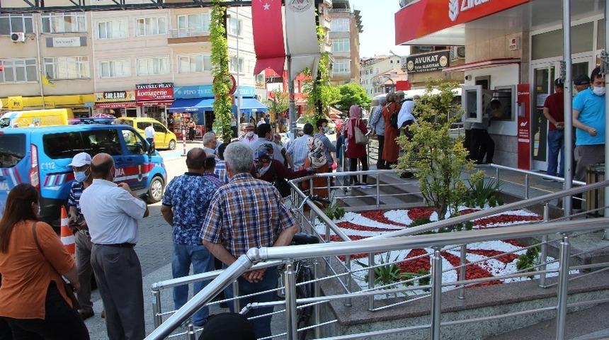 Devrek&rsquo;te sosyal mesafe hi&ccedil;e sayıldı