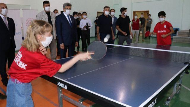 Birevim’den Vanlı sporculara masa tenisi ekipmanı desteği