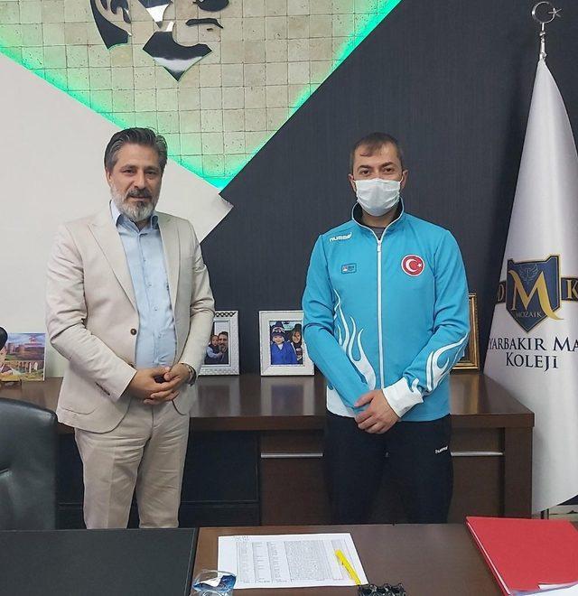 Diyarbakır Maarif Okulları milli atıcı Ömer Akgün’e sponsor oldu