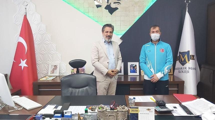 Diyarbakır Maarif Okulları milli atıcı Ömer Akgün’e sponsor oldu