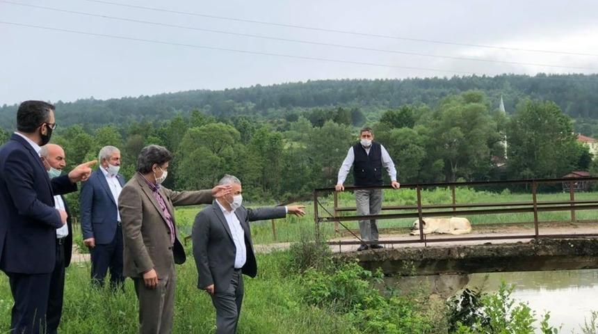 AK Partili vekiller Değirmencik K&ouml;pr&uuml;s&uuml;&rsquo;nde incelemelerde bulundu
