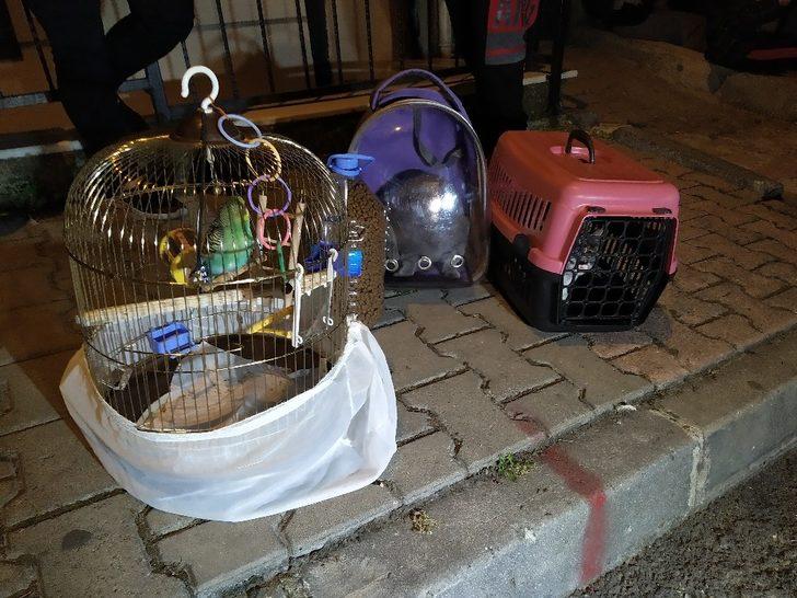 Sultangazi’de çatlak nedeniyle 3 bina tahliye edildi G2