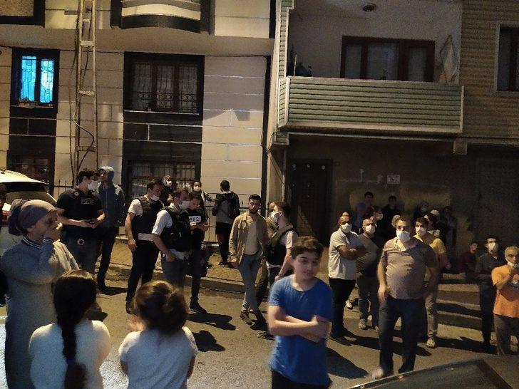 Sultangazi’de çatlak nedeniyle 3 bina tahliye edildi G4