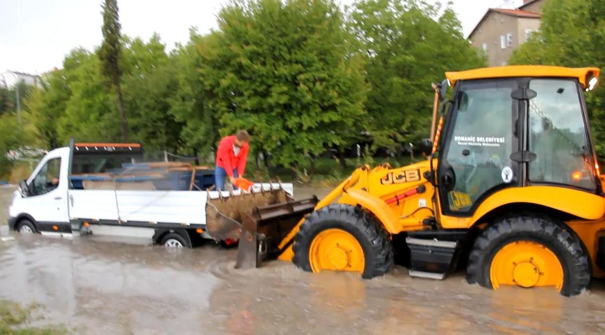 Domani&ccedil;'i yine dolu ve sel vurdu! Elektrik ve internet kesildi