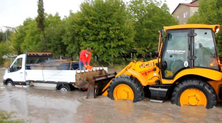 Domaniç'i yine dolu ve sel vurdu! Elektrik ve internet kesildi G1