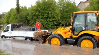 Domaniç'i yine dolu ve sel vurdu! Elektrik ve internet kesildi