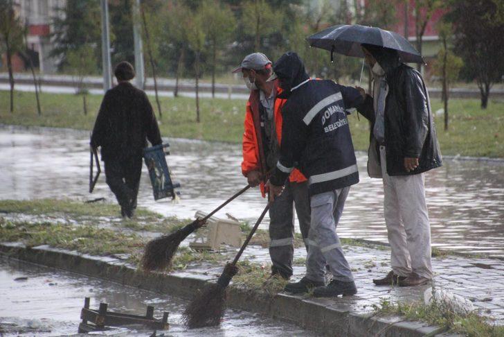 Domaniç'i yine dolu ve sel vurdu! Elektrik ve internet kesildi G2