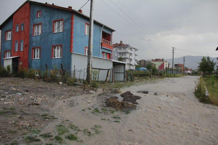Domaniç'i yine dolu ve sel vurdu! Elektrik ve internet kesildi G5