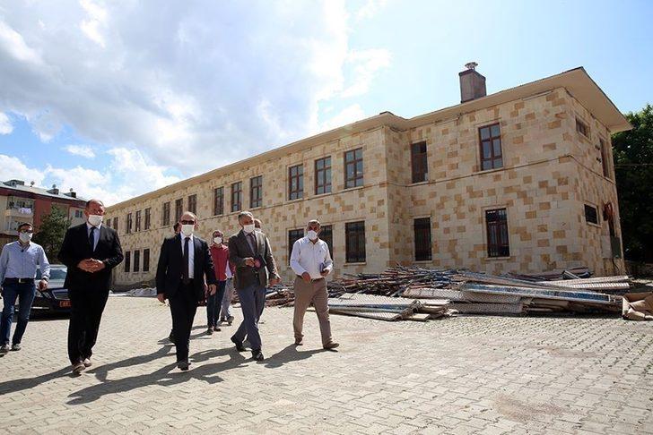 Tarihi Bayburt Lisesi yeni eğitim sezonuna hazırlanıyor G1