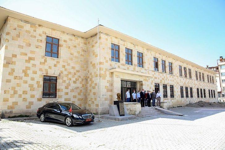 Tarihi Bayburt Lisesi yeni eğitim sezonuna hazırlanıyor G2