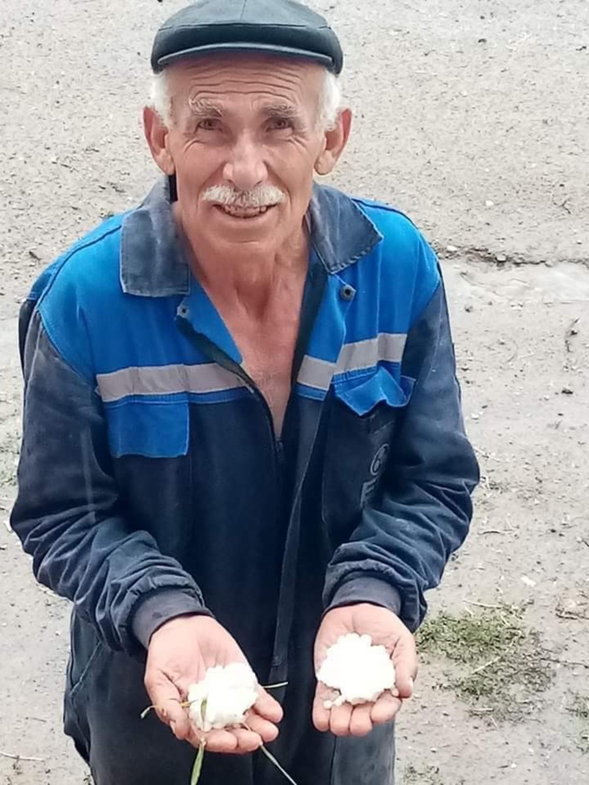 Seyitgazi yoğun yağış ve doluya teslim oldu