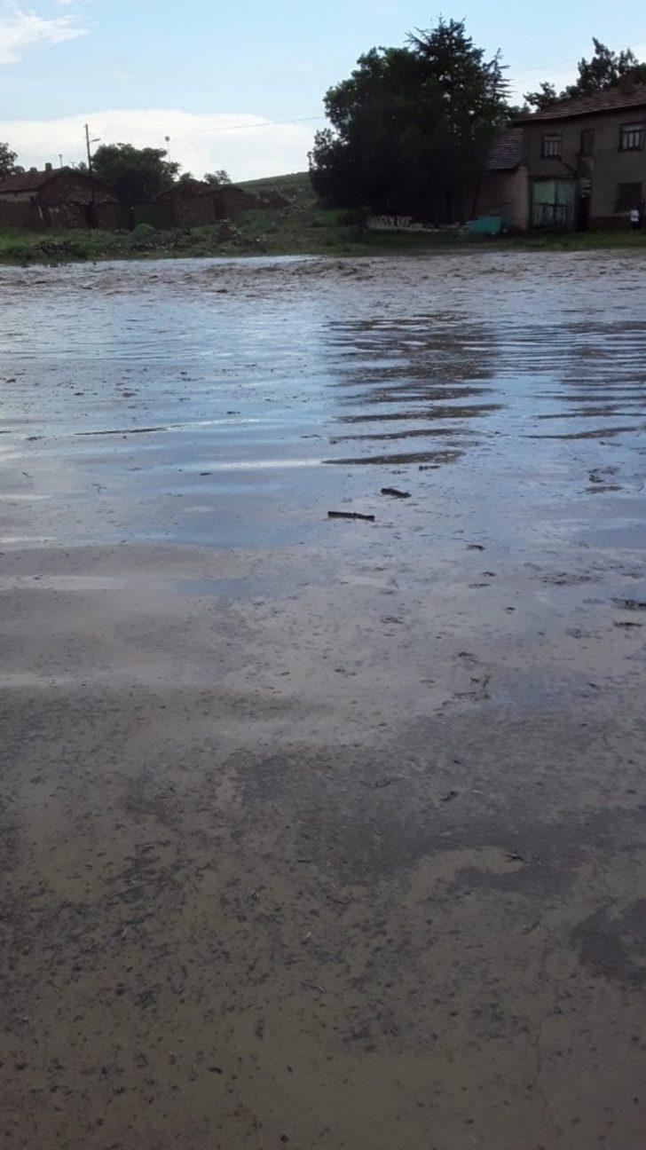 Seyitgazi yoğun yağış ve doluya teslim oldu G5