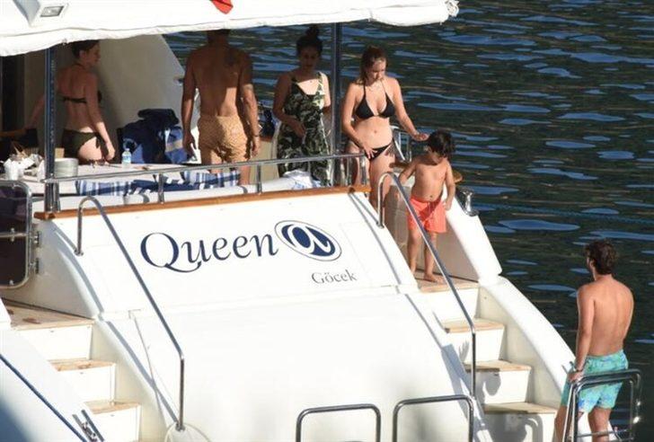 Eda Ece yeni yaşını teknede kutladı! G5