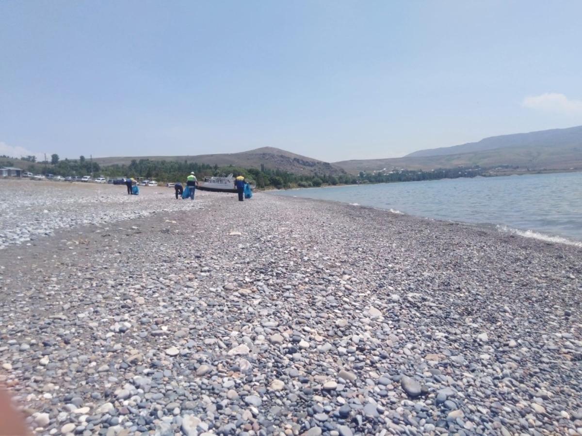 Tuşba Belediyesinden sahil temizliği