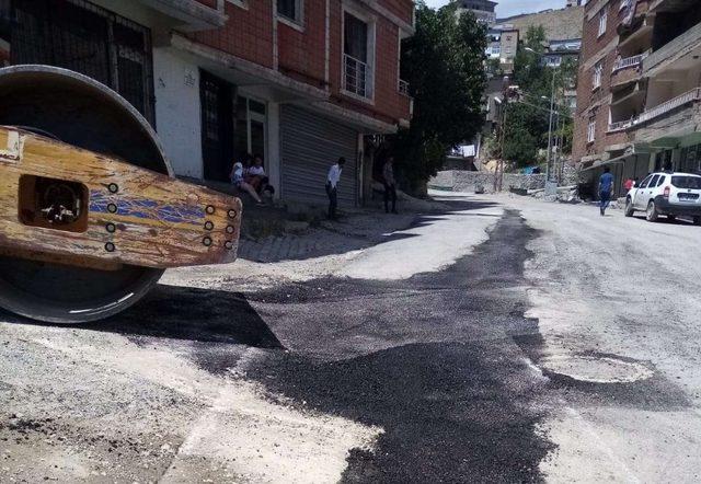 Hakkari’de asfalt yama çalışması