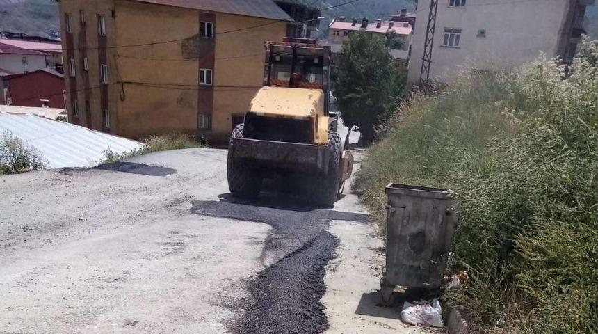 Hakkari&rsquo;de asfalt yama &ccedil;alışması