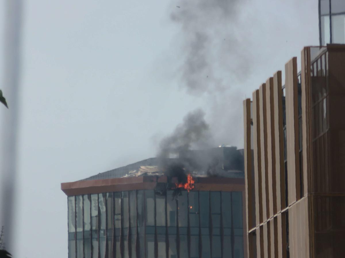 Kadık&ouml;y'de 10 katlı iş merkezinde yangın