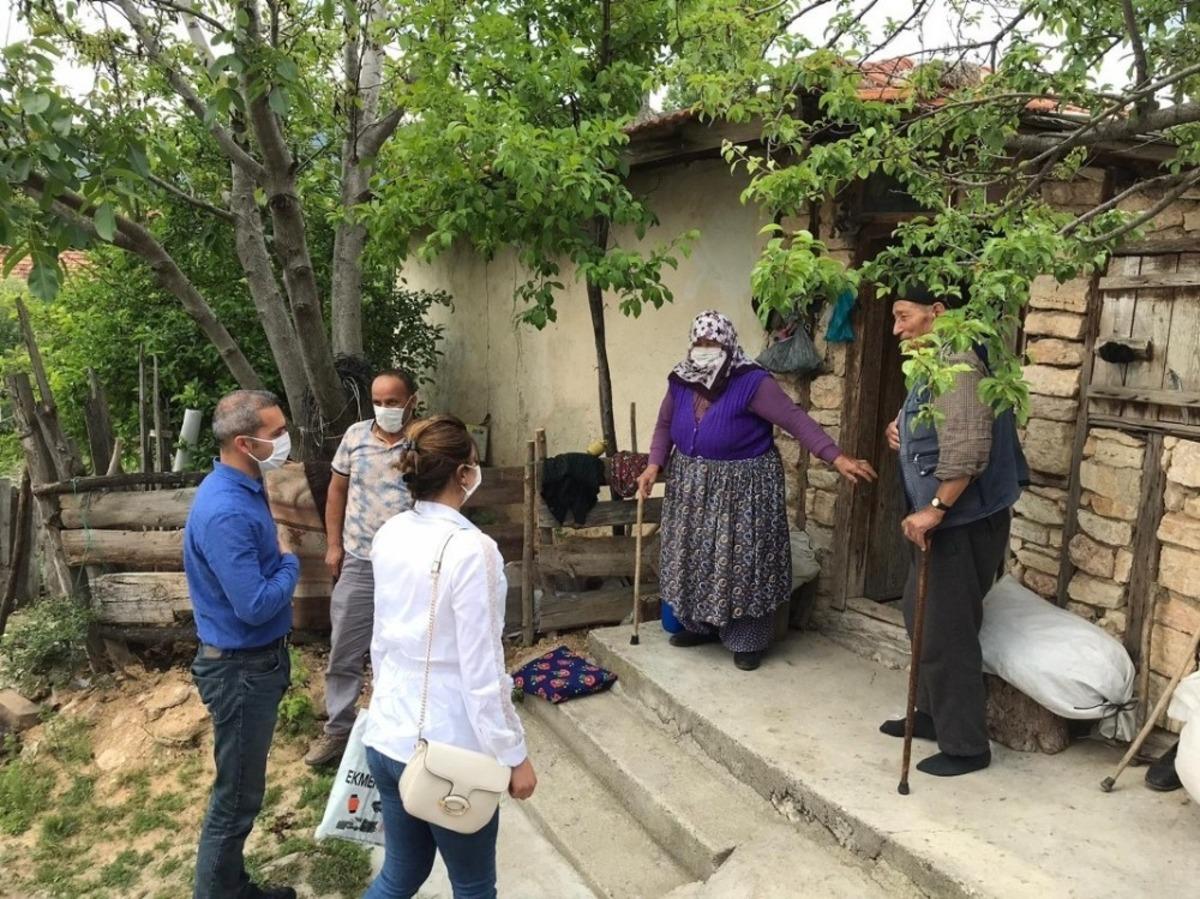 Kaymakam &Ccedil;i&ccedil;ek şehit ailesini ziyaret etti