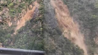 Bursa'daki selin yeni görüntüleri! Dağ yarıldı, sel suları fışkırdı