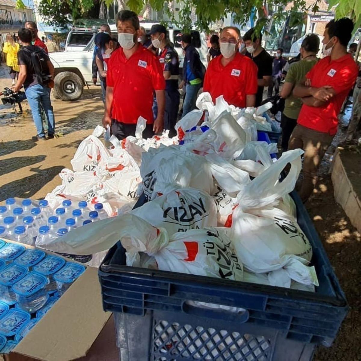 T&uuml;rk Kızılay Bursa ekipleri Dudaklı&rsquo;da yaralara merhem oluyor