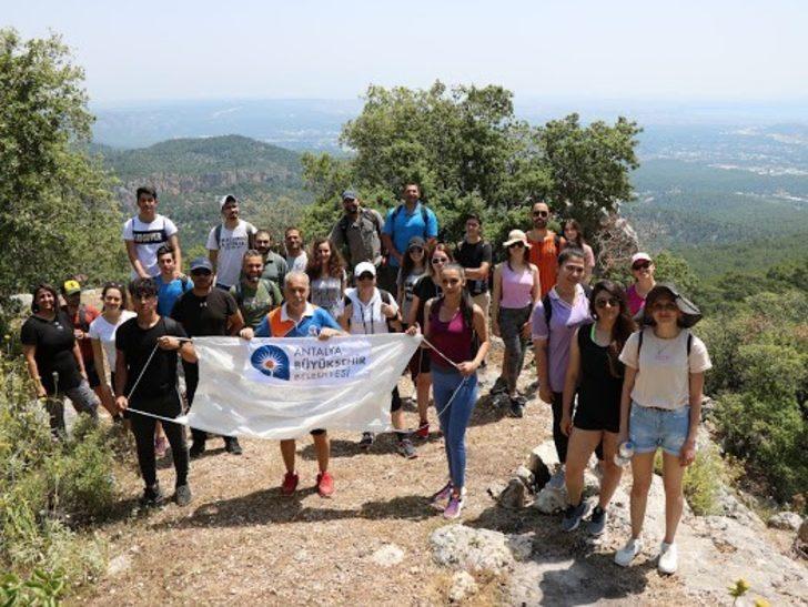 Gençleri doğa ile buluştu, dev maske açtı G4