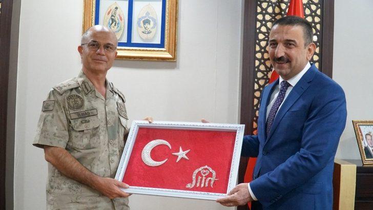 Van Jandarma Asayiş Kolordu Komutanı İlbaş’tan Vali Hacıbektaşoğlu’na hayırlı olsun ziyareti G3