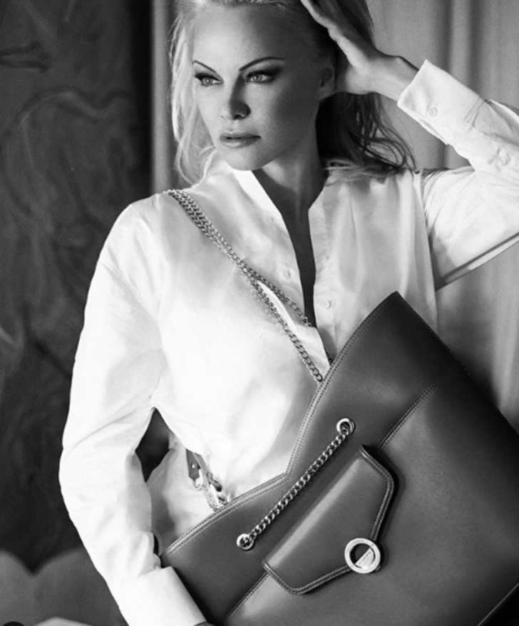 Yatak sırları ifşa olan Pamela Anderson'dan cesur pozlar! G1