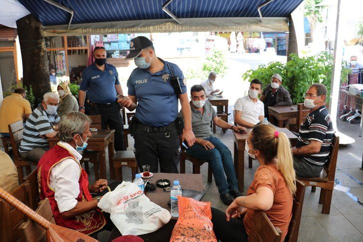 Maskesiz bağlama çalıp türkü söyleyen aşığa 900 lira ceza G2