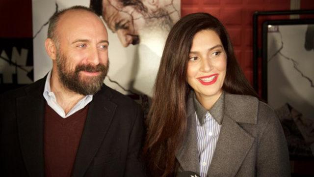 Halit Ergenç ile Bergüzar Korel galada el ele