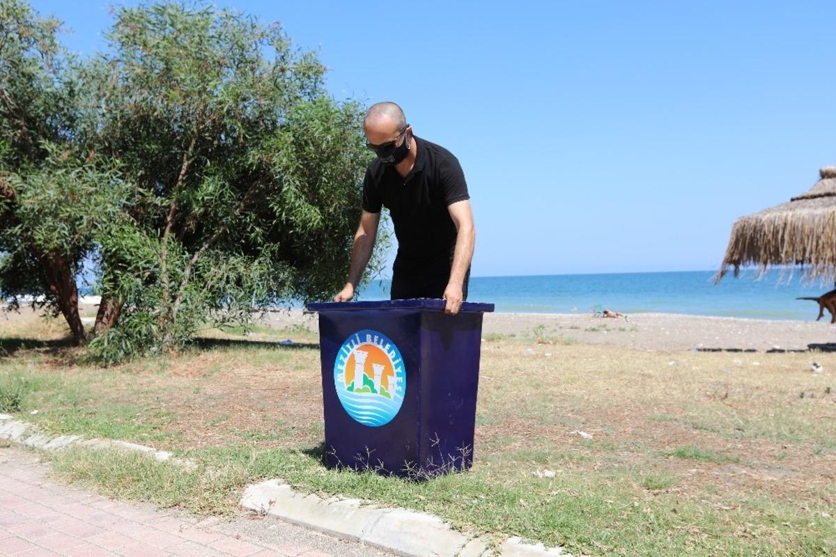 Mezitli Belediyesi, plajlara &ouml;zel &ccedil;&ouml;p kovası &uuml;retiyor