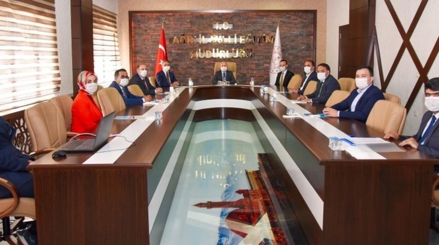 Ağrı Valisi Varol, İl Milli Eğitim M&uuml;d&uuml;rl&uuml;ğ&uuml;n&uuml; ziyaret etti